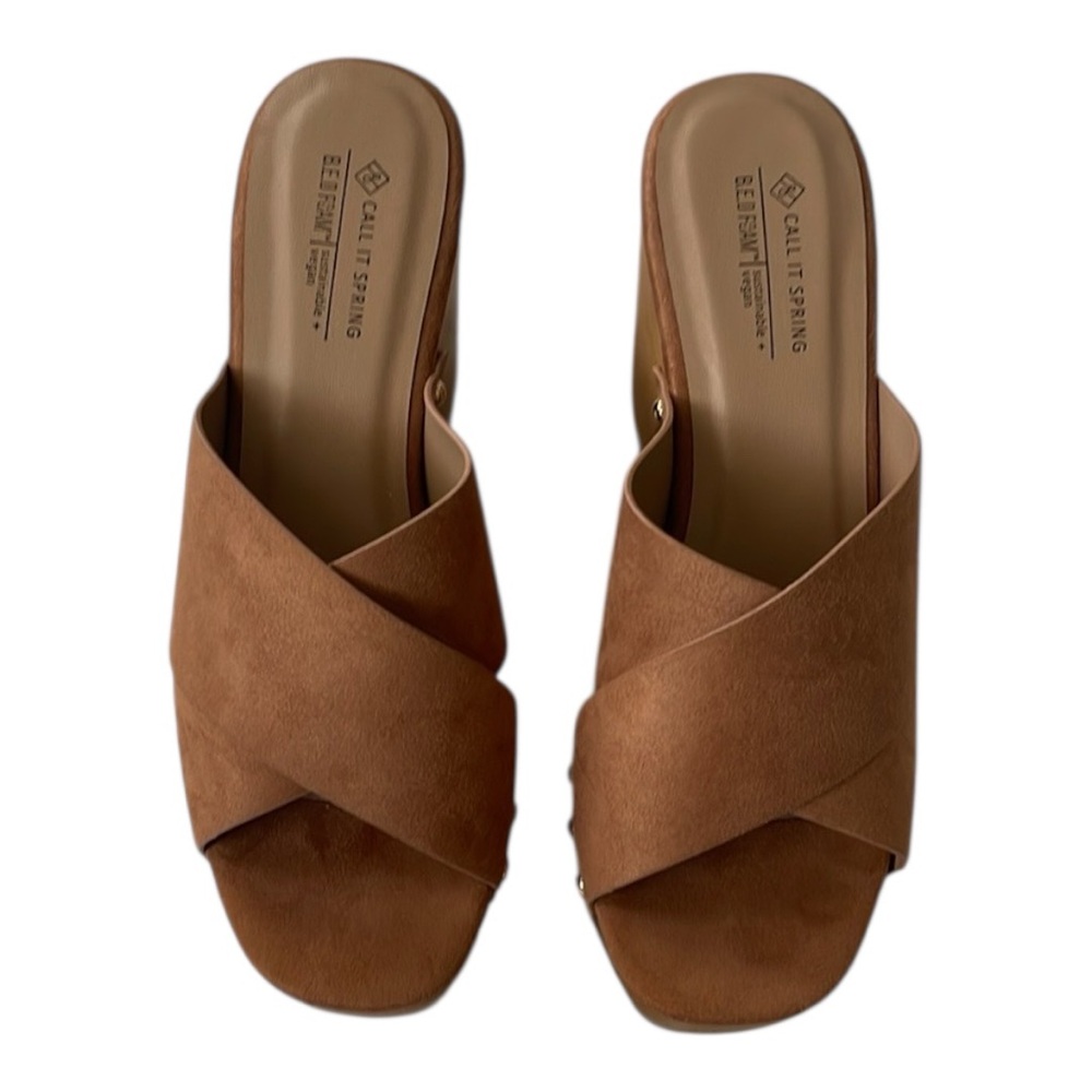 ♥️Call it spring♥️ Tan heel Sandals with Crisscross Straps Size (7 1/2)